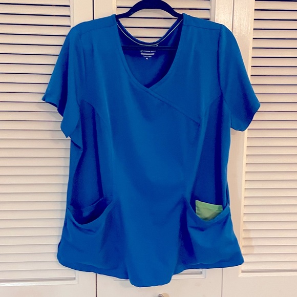 NWOT HH Works scrub Top - Picture 1 of 4